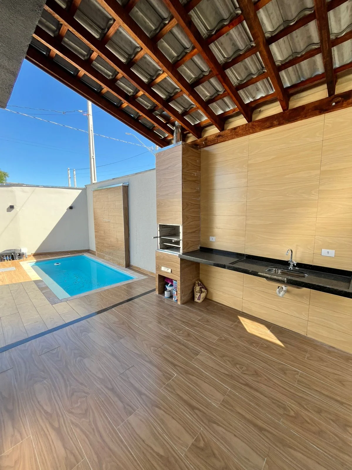 Casa à Venda em Pindamonhangaba com Piscina Privativa — 3 Dormitórios, Suíte, 102 m² | Próxima ao Centro