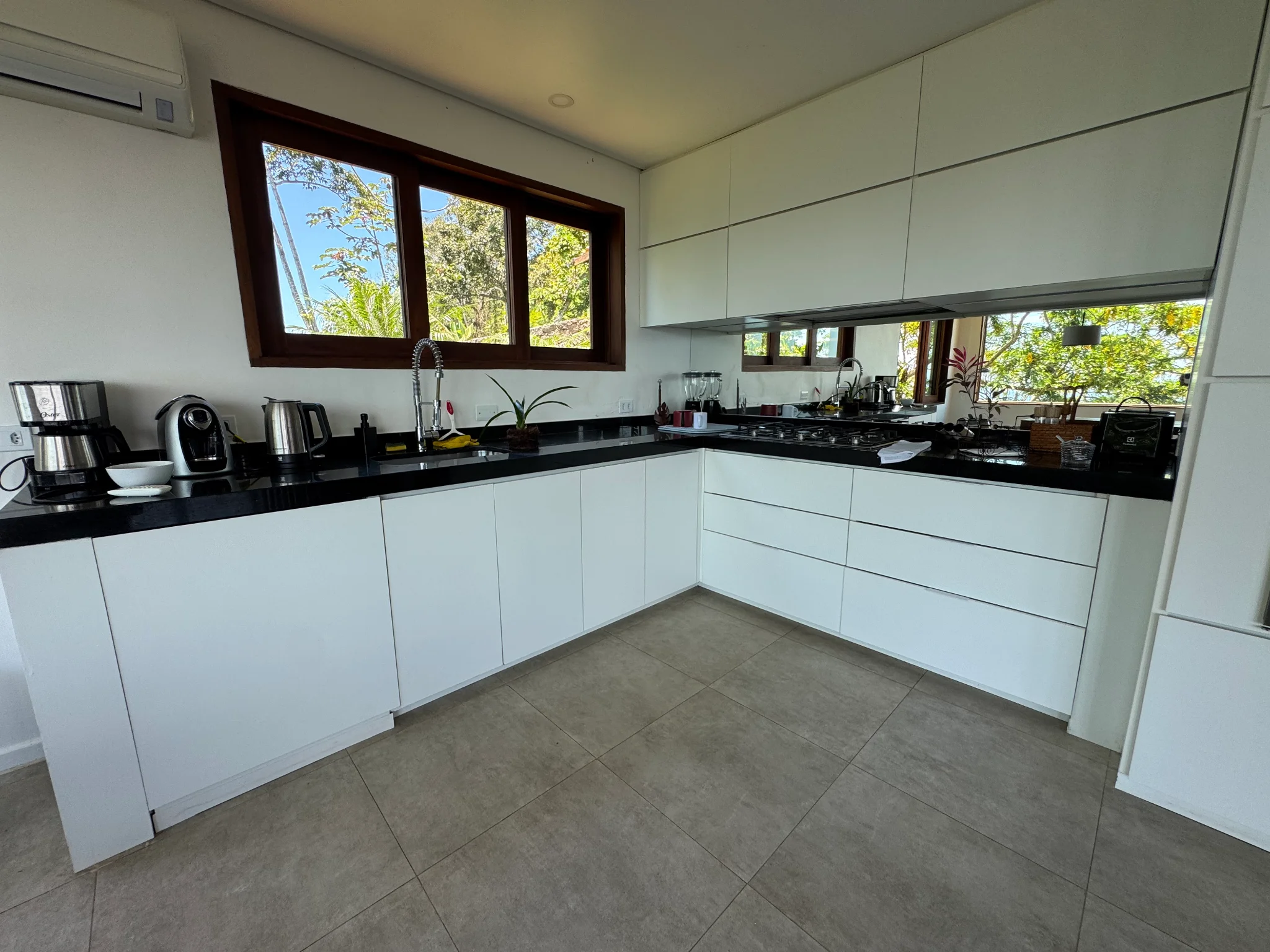 Casa à venda com 3 suítes no Condomínio Ponta das Toninhas em Ubatuba/SP. 