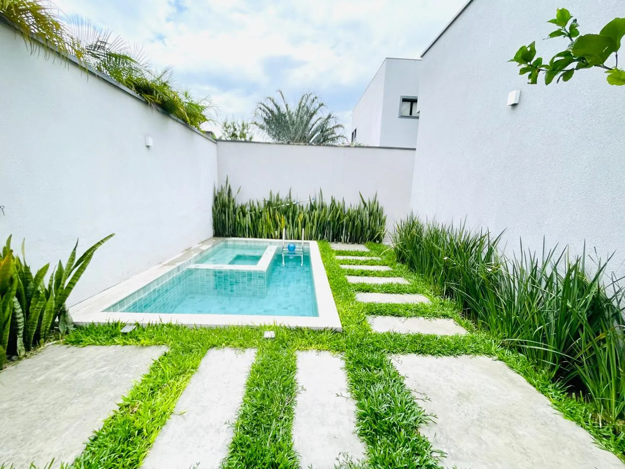 Casa à venda com 3 dormitórios no Condomínio Terras de San Marco em Taubaté/SP.