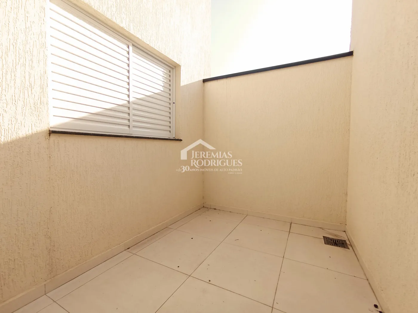 Casa à venda com 3 dormitórios no Condomínio Morada do Visconde em Tremembé/SP.