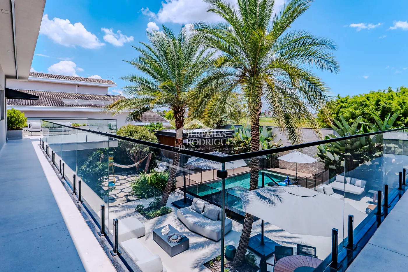 Casa à venda com 4 suítes no Condomínio Taubaté Village em Taubaté/SP.