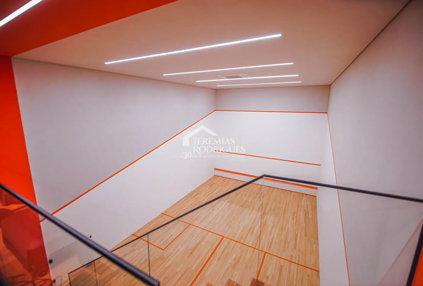 Mansão à venda com 11 suítes no Condomínio Gran Ville em Campos do Jordão/SP.