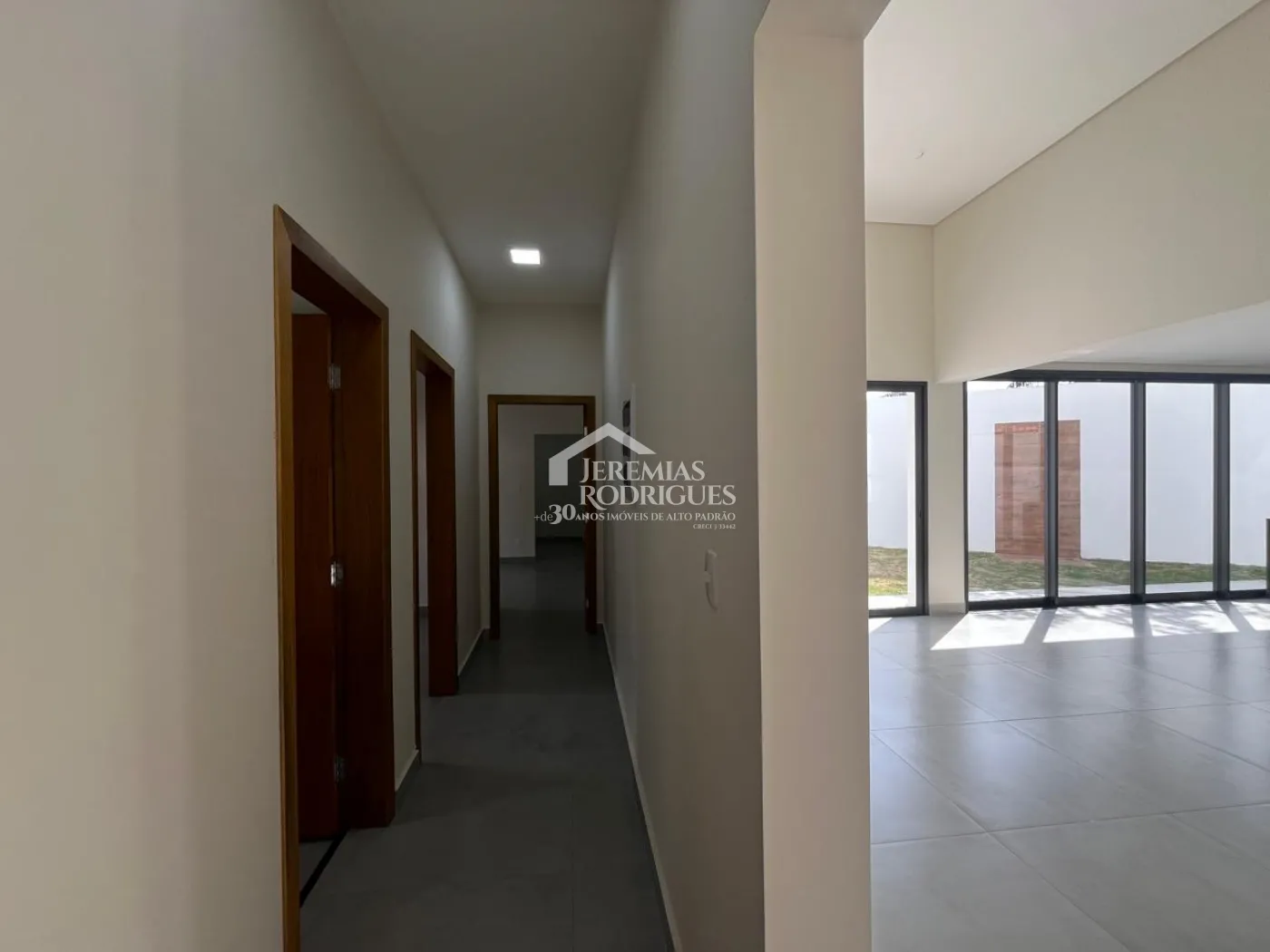 Casa com 3 dormitórios, 199 m² - Condomínio Parque das Araucárias - Tremembé/SP.