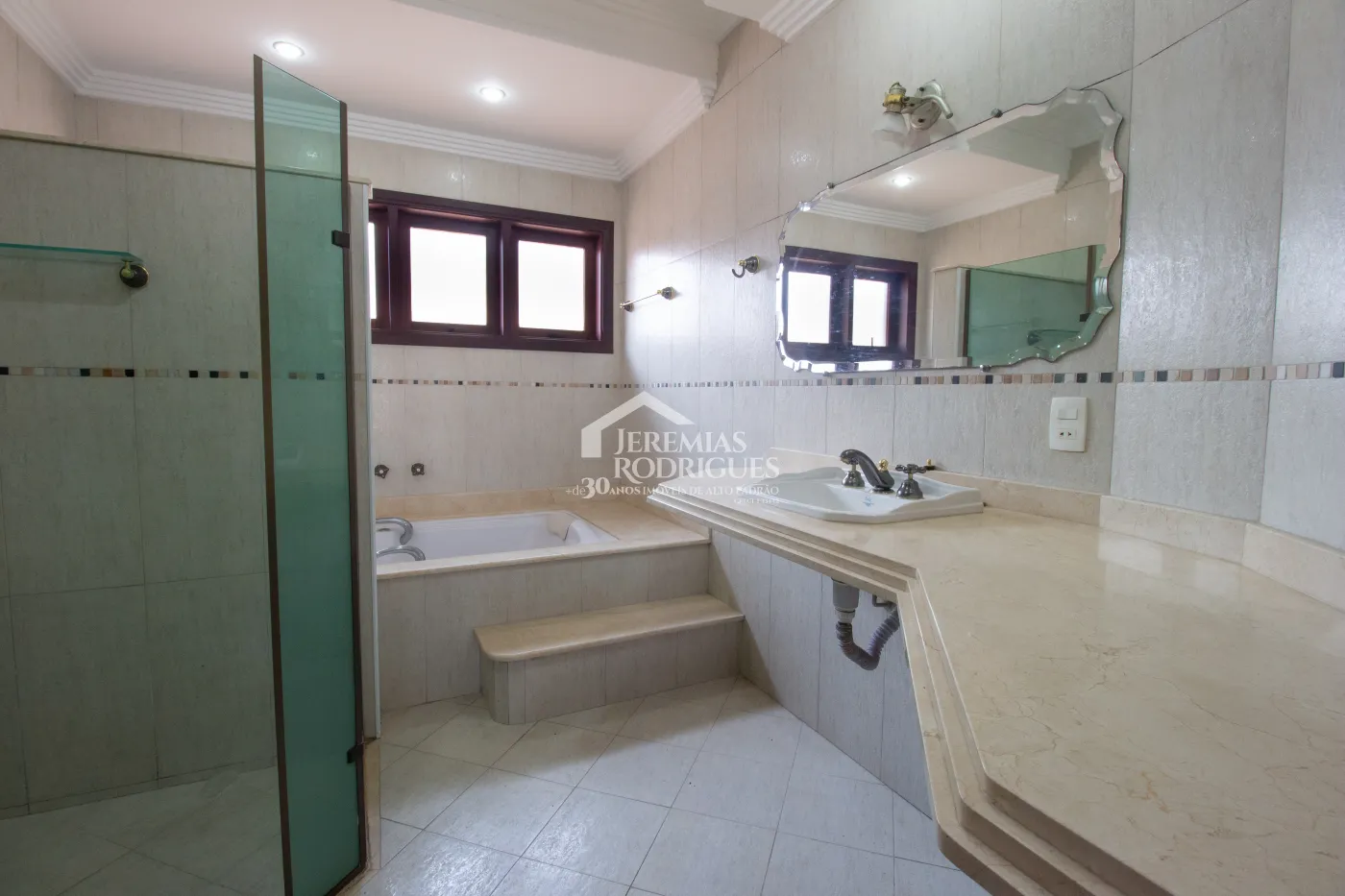 Casa com 4 suítes, 576 m² - Condomínio Village Paineiras - Pindamonhangaba/SP