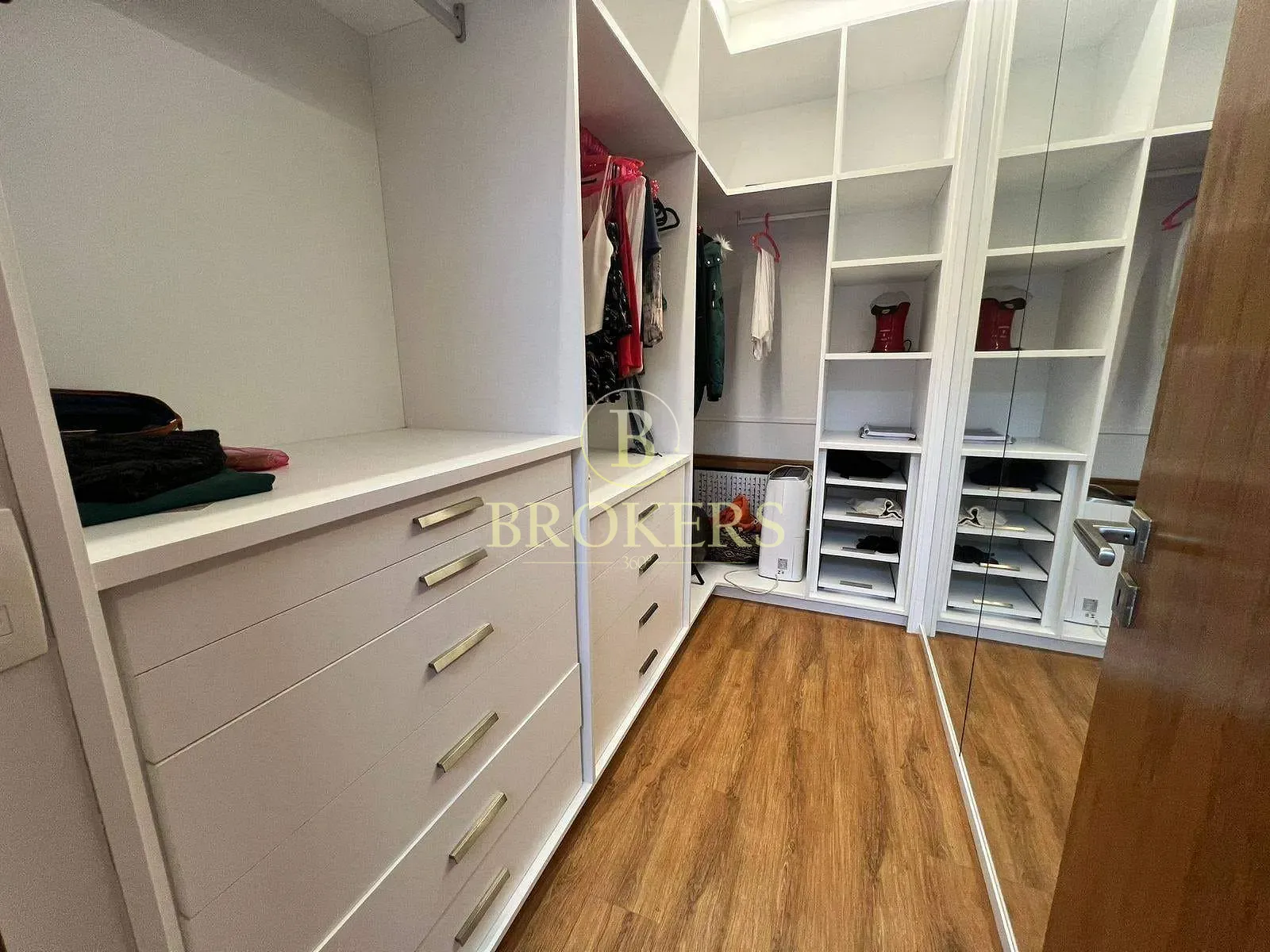 Moderna e sofisticada: Casa triplex no Alphaville com elevador, 5 suítes e terraço panorâmico por R — foto 42