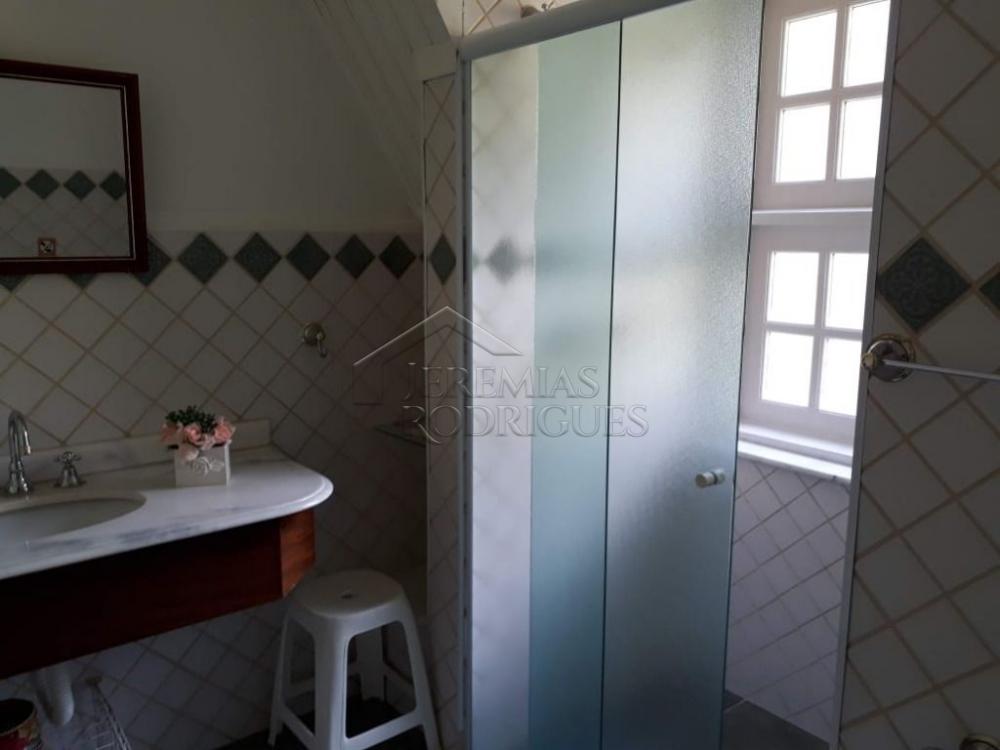 Casa à venda com 3 suítes no Condomínio Recanto do Fojo em Campos do Jordão/SP