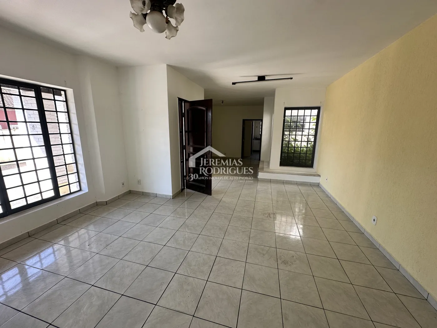 Casa para venda com 3 dormitórios no bairro Lessa em Pindamonhangaba/SP