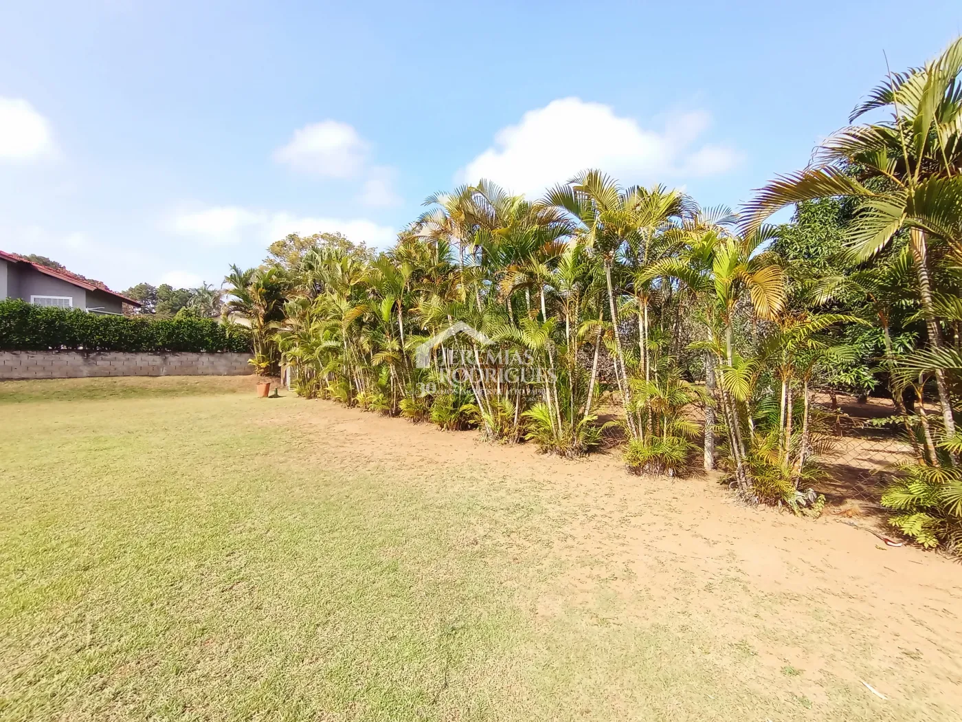 Casa à venda com 3 dormitórios no Condomínio Chácaras Cataguá em Taubaté/SP