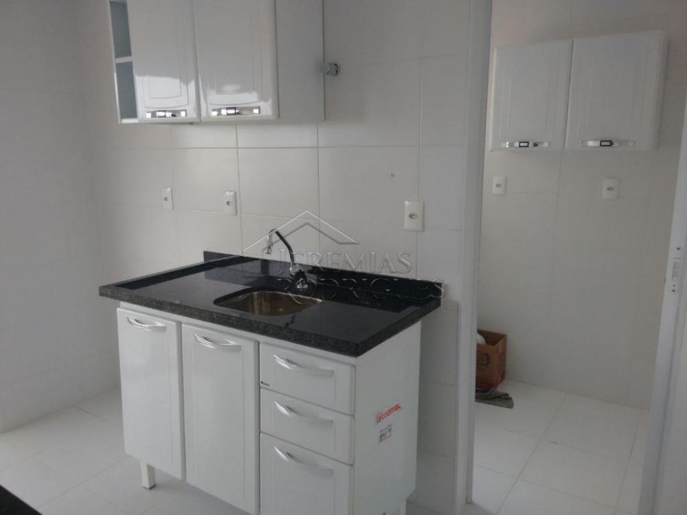 Apartamento com 3 dormitórios para locação, 89M² no Edifício New Way Tower em Pindamonhangaba/SP