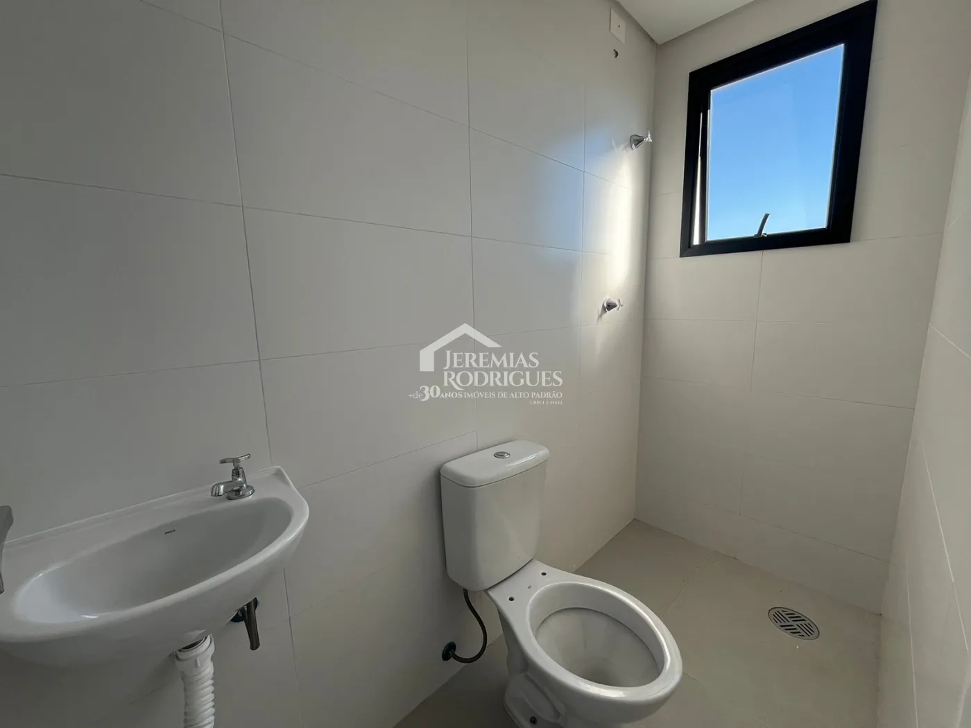 Apartamento à venda com 3 suítes, 211 m² no Edifício Europa em Taubaté/SP