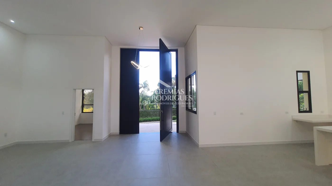 Casa à venda com 3 suítes no Condomínio Chácaras Cataguá em Taubaté/SP.