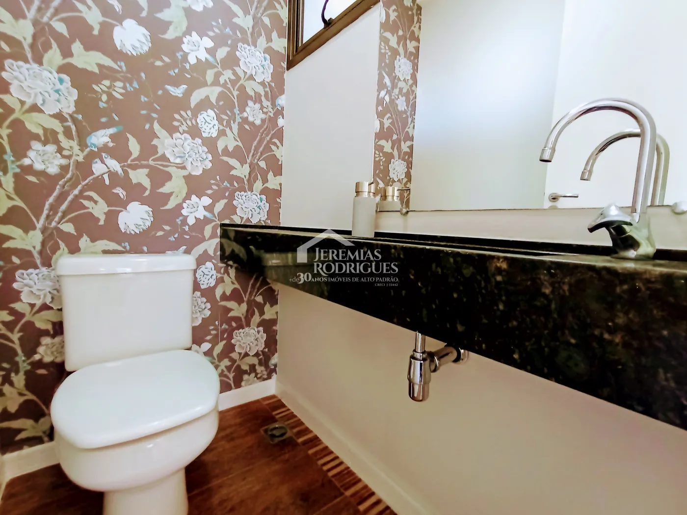 Apartamento duplex à venda com 3 dormitórios no Edifício Residencial Jabuticabeiras em Taubaté/SP