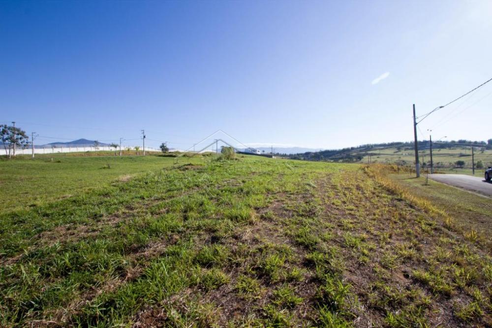 Terreno à venda com 1.000 m² no Condomínio Village da Serra em Tremembé/SP.