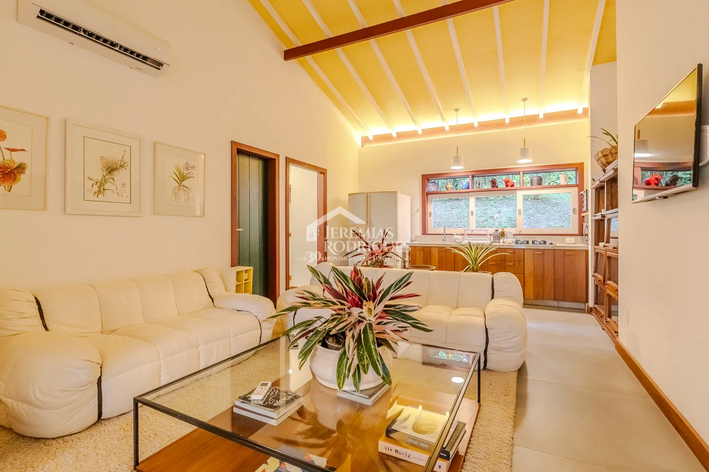 Fazenda à venda com 3.389.000,00 m² em Piraí/RJ.