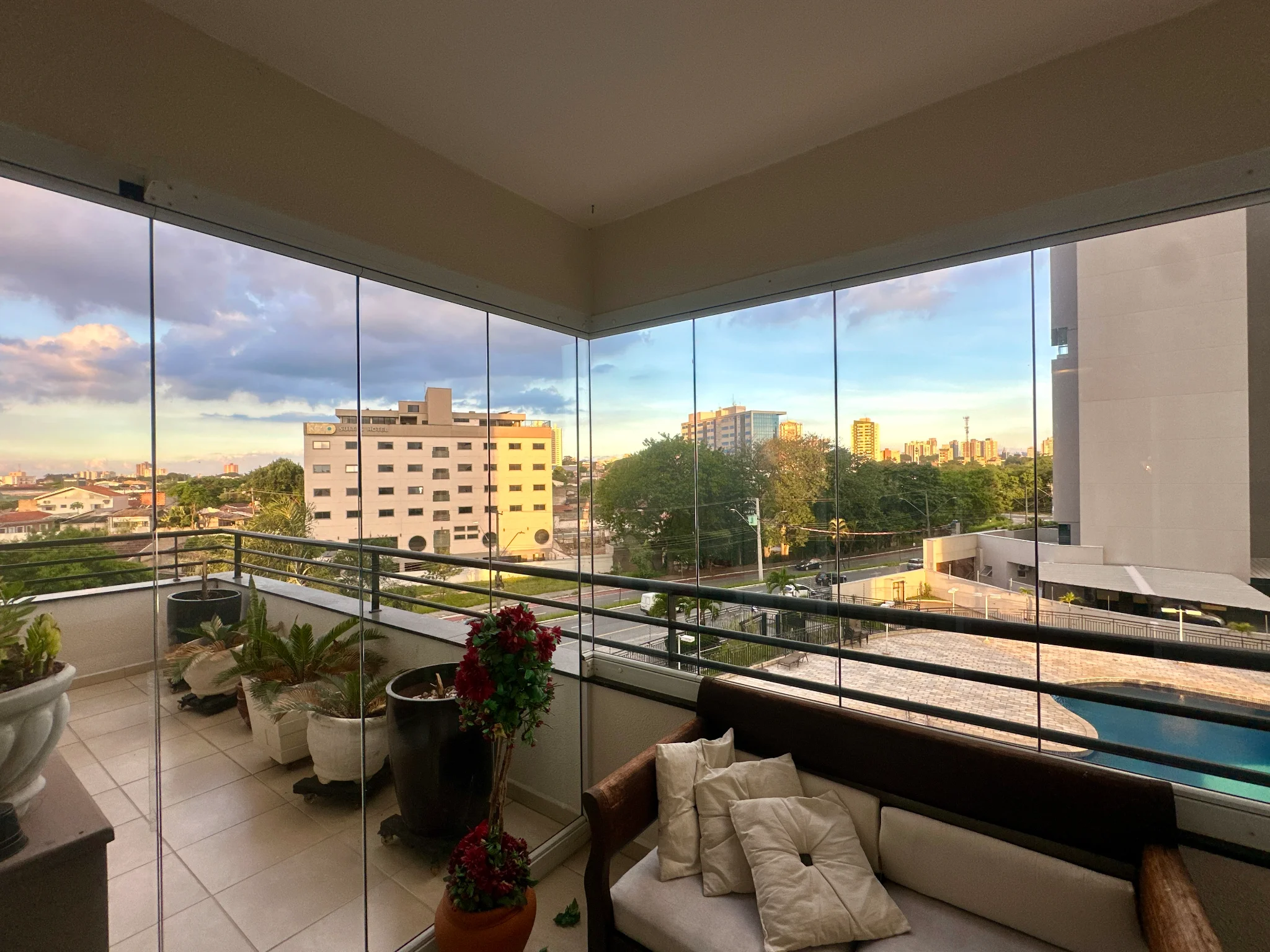 Apartamento mobiliado para venda e locação, 263 m² no Edifício Placere em Taubaté/SP.
