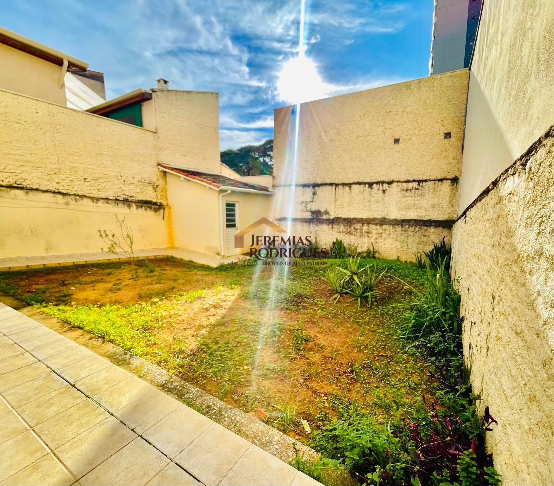 Casa para locação e venda no Centro em Taubaté/SP. — foto 28