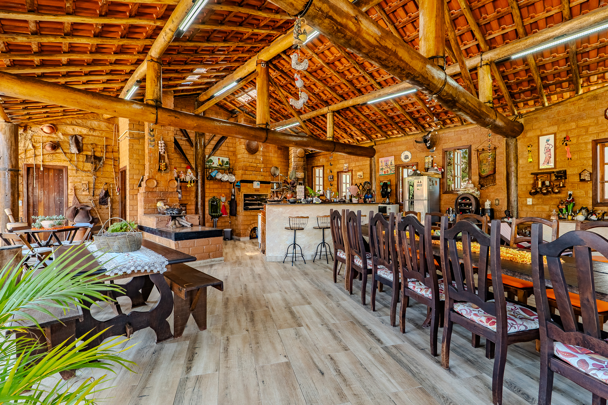 Casa à venda com 4 dormitórios no Condomínio Village Paineiras em Pindamonhangaba/SP.