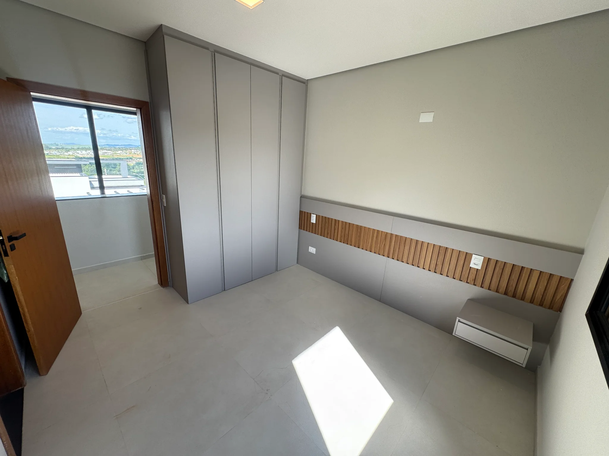 Casa à venda com 3 suítes no Condomínio Cataguá Way em Taubaté/SP.