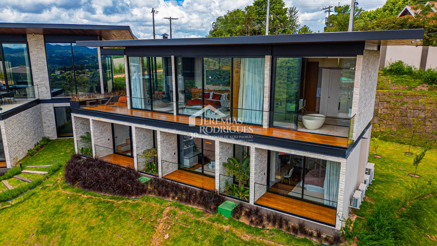 Mansão à venda com 11 suítes no Condomínio Gran Ville em Campos do Jordão/SP.