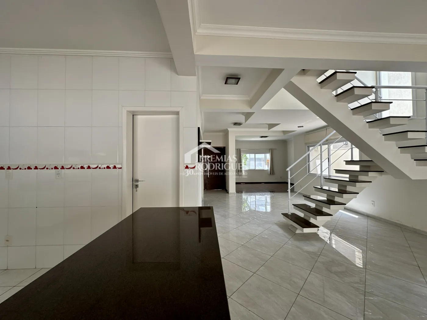 Casa para venda e locação com 4 suítes no Condomínio Campos do Conde II em Tremembé/SP