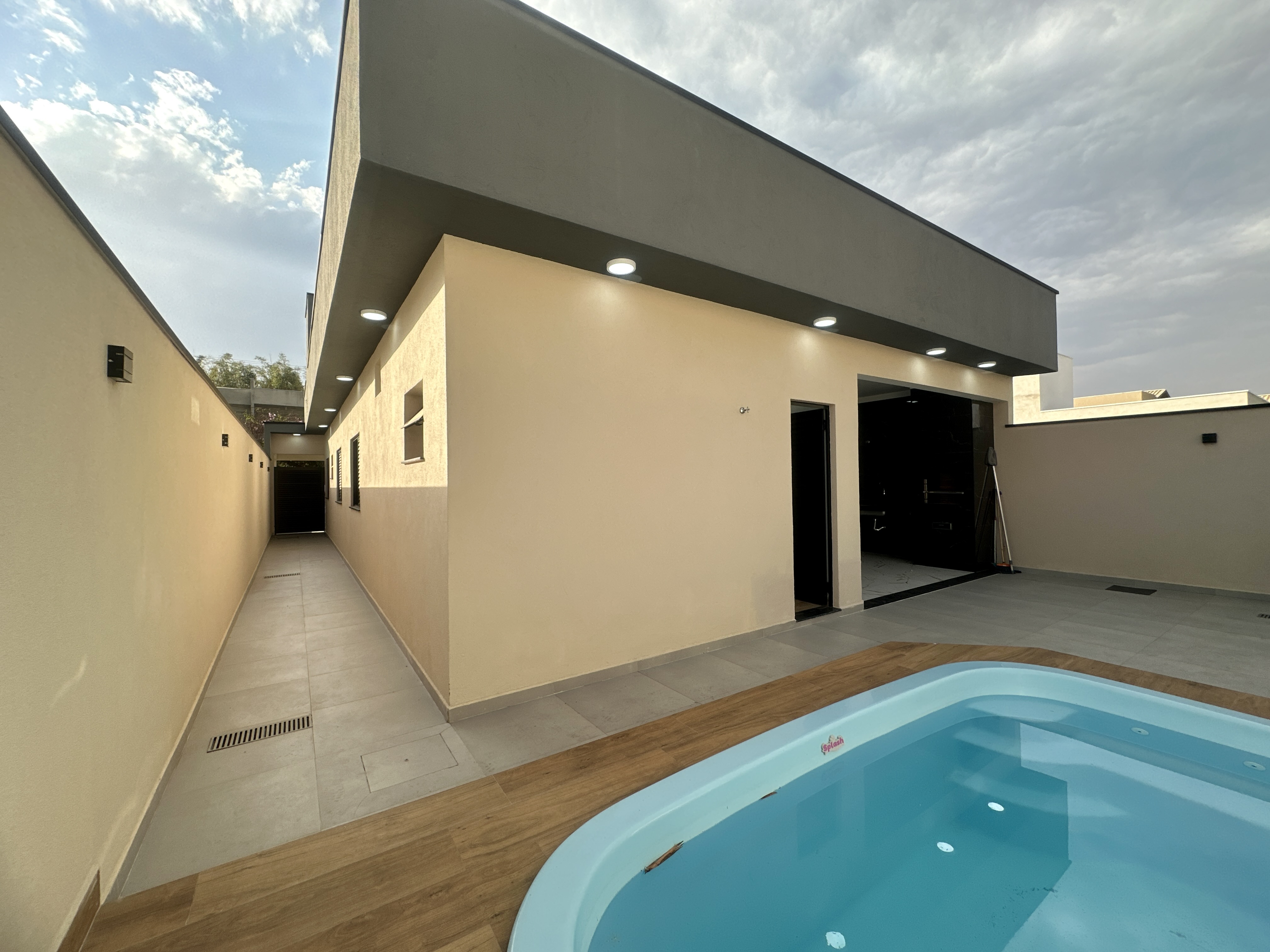 Casa à venda com 3 dormitórios no Condomínio Residencial Tecoara em Taubaté/SP