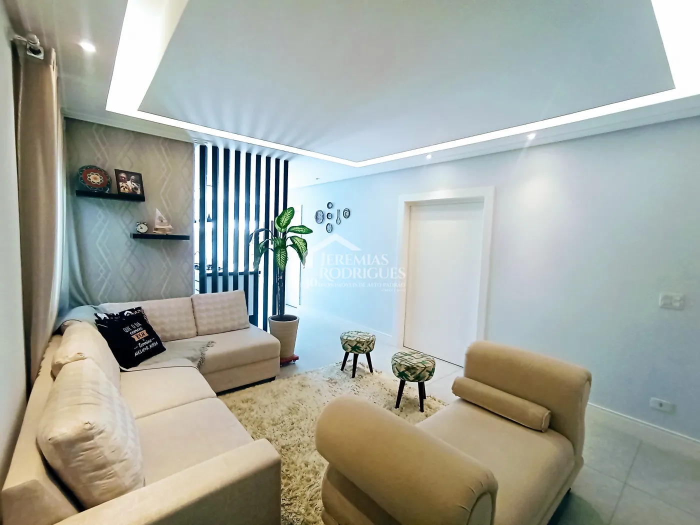 Casa à venda com 4 suítes no Condomínio Altos da Serra VI em São José dos Campos/SP