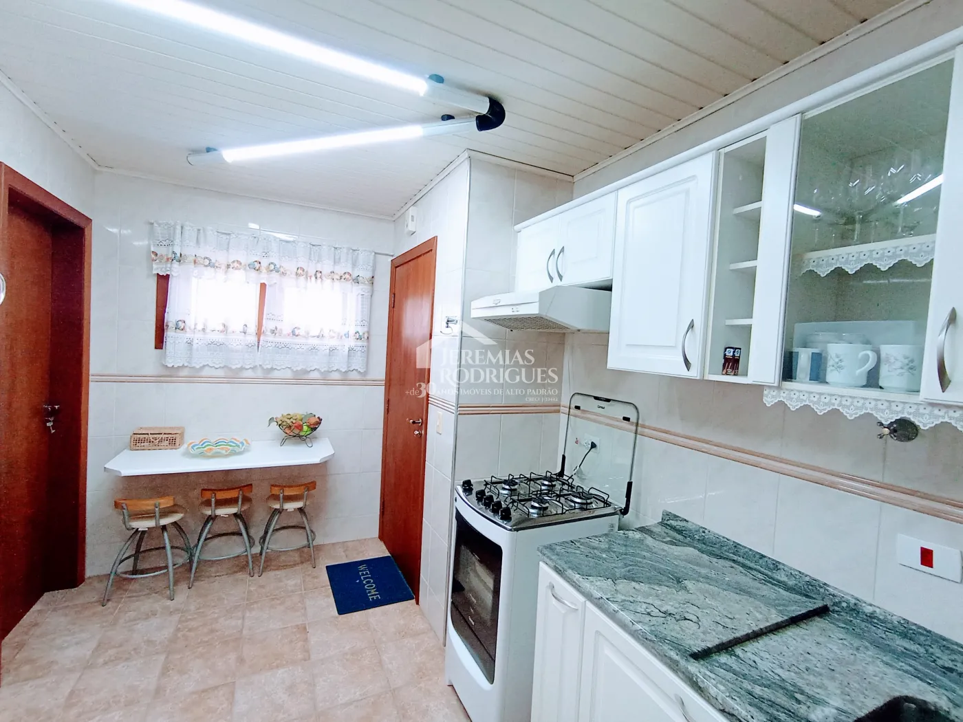 Apartamento para venda com 4 dormitórios no Edifício Solar Bela Vista em Campos do Jordão/SP