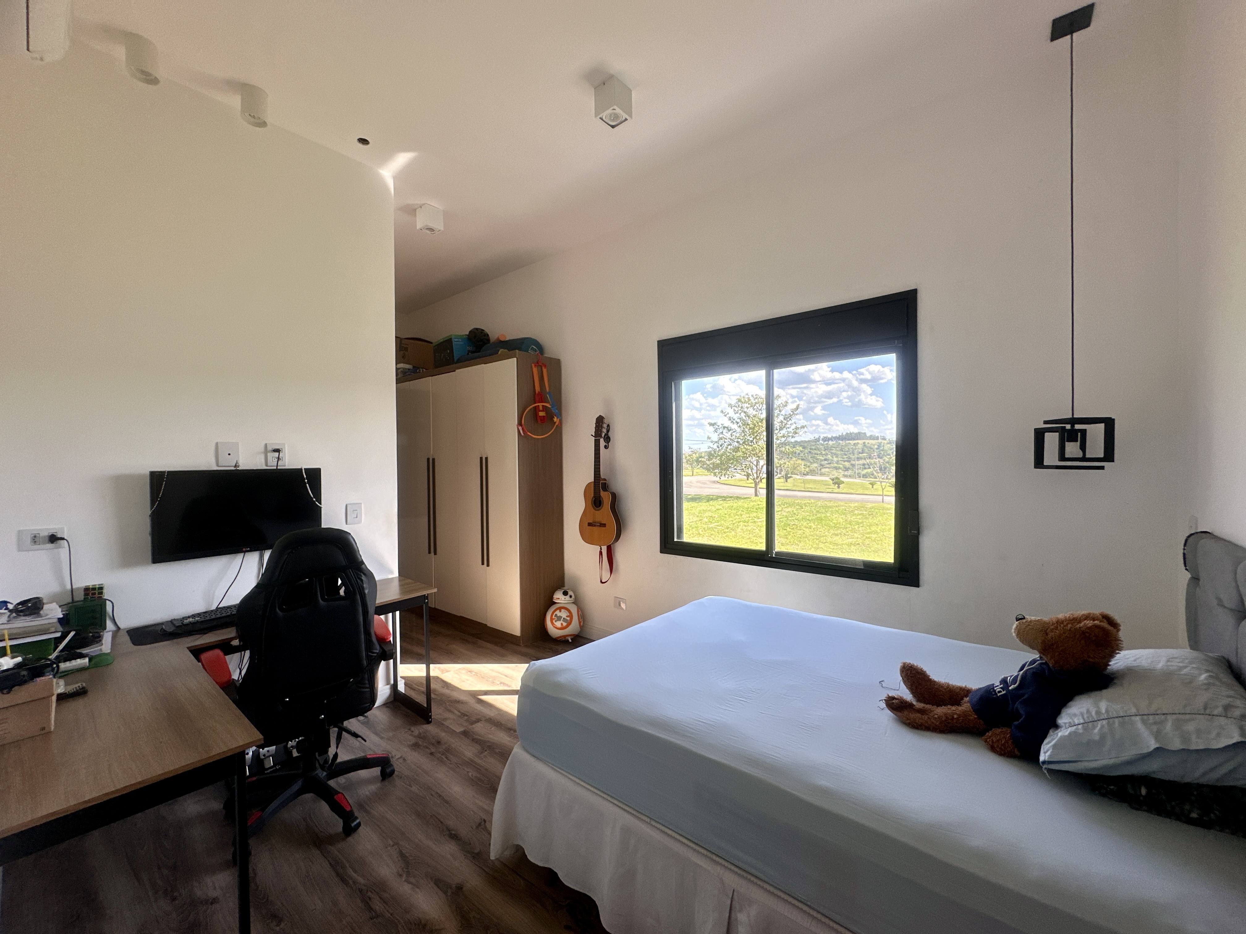 Casa à venda com 4 dormitórios no Condomínio Bella Vitta em Caçapava/SP.