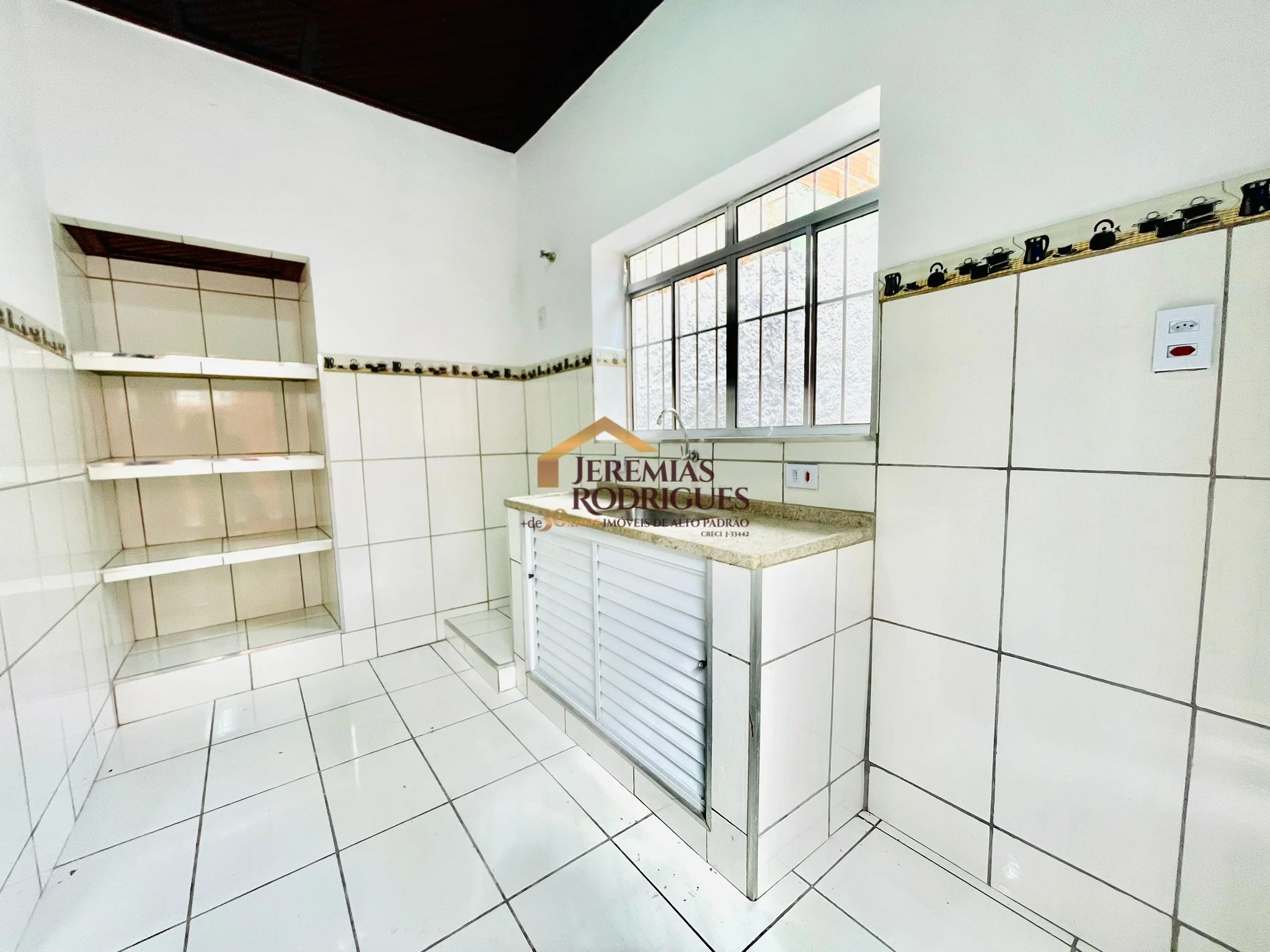 Casa para locação com estrutura para ponto comercial no Centro de Pindamonhangaba/SP. — foto 9