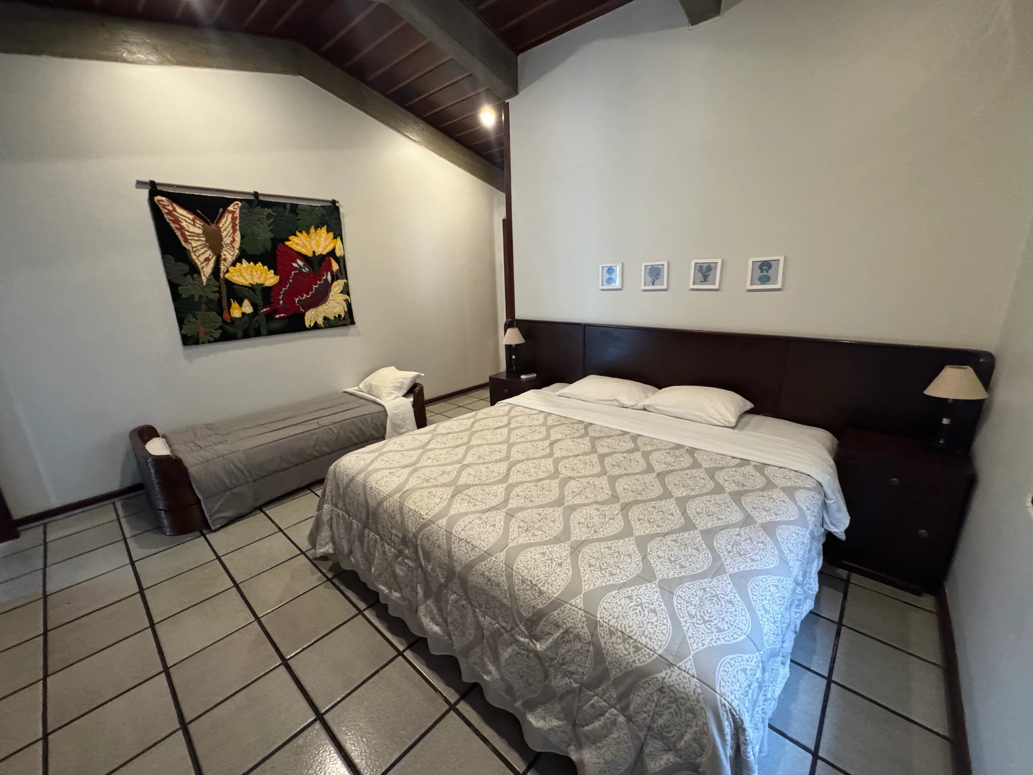 Casa á venda com 5 suítes, pé na areia no Condomínio Domingas Dias em Ubatuba/SP.