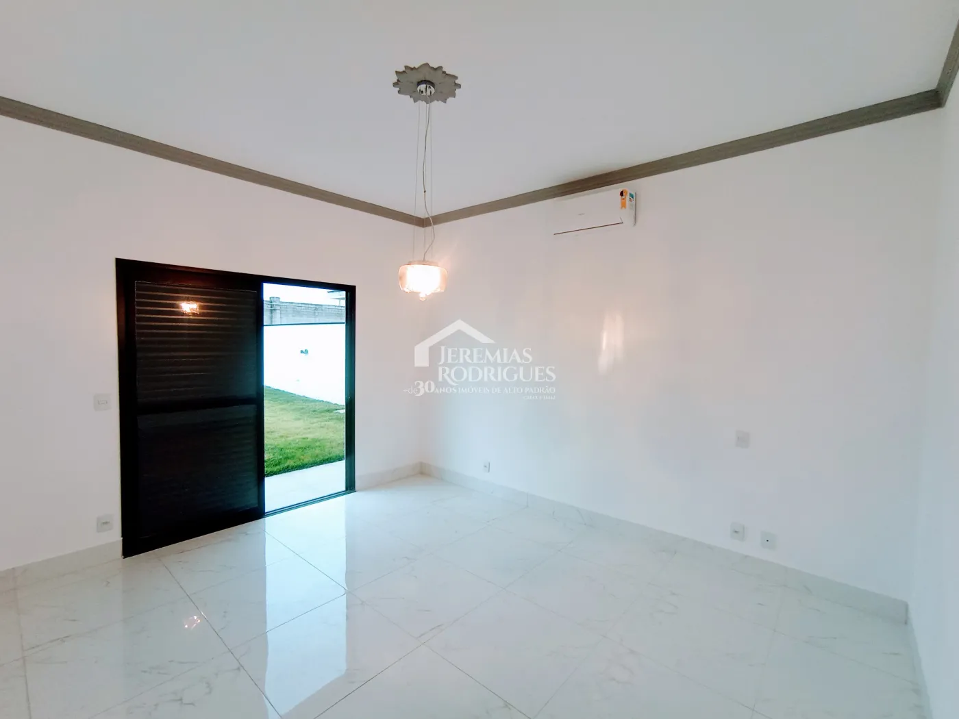 Casa para venda e locação com 3 dormitórios, no Condomínio Colonial Village II em Pindamonhangaba/SP