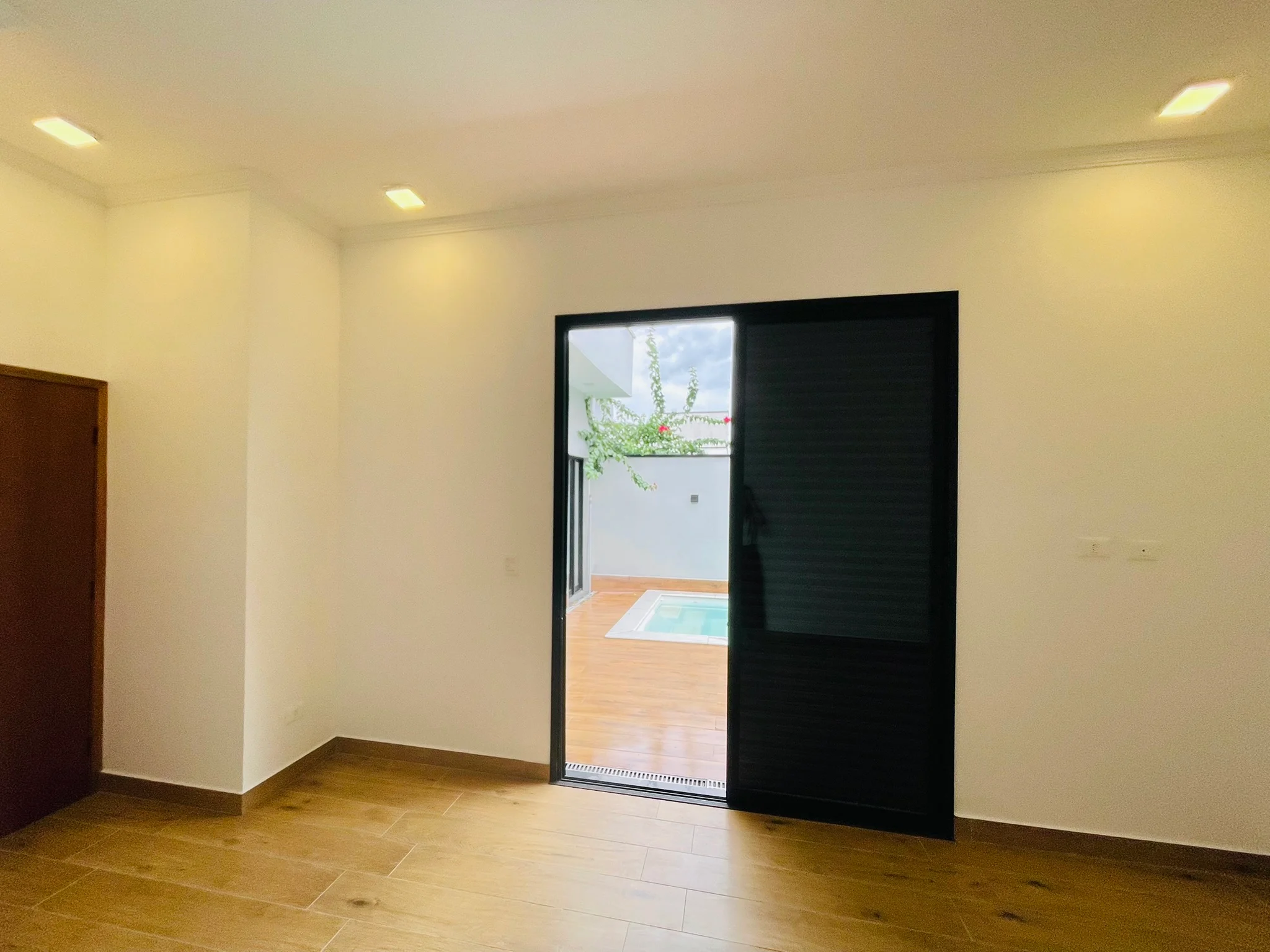 Casa à venda com 4 dormitórios no Condomínio Ouro Ville em Taubaté/SP. 