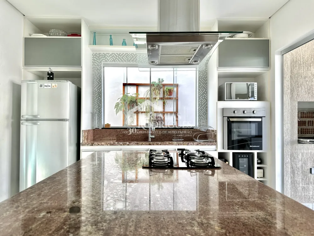 Casa mobiliada para locação no Condomínio Campos do Conde I em Tremembé/SP. 