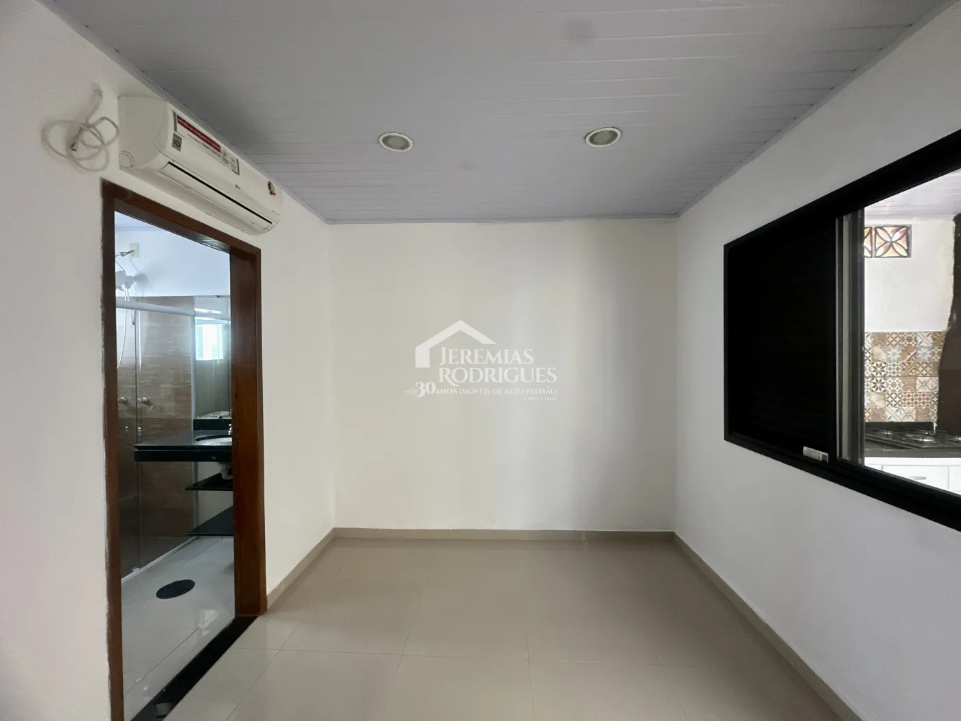 Casa para venda e locação com 4 dormitórios no Condomínio Alto dos Pinheiros em Taubaté/SP.