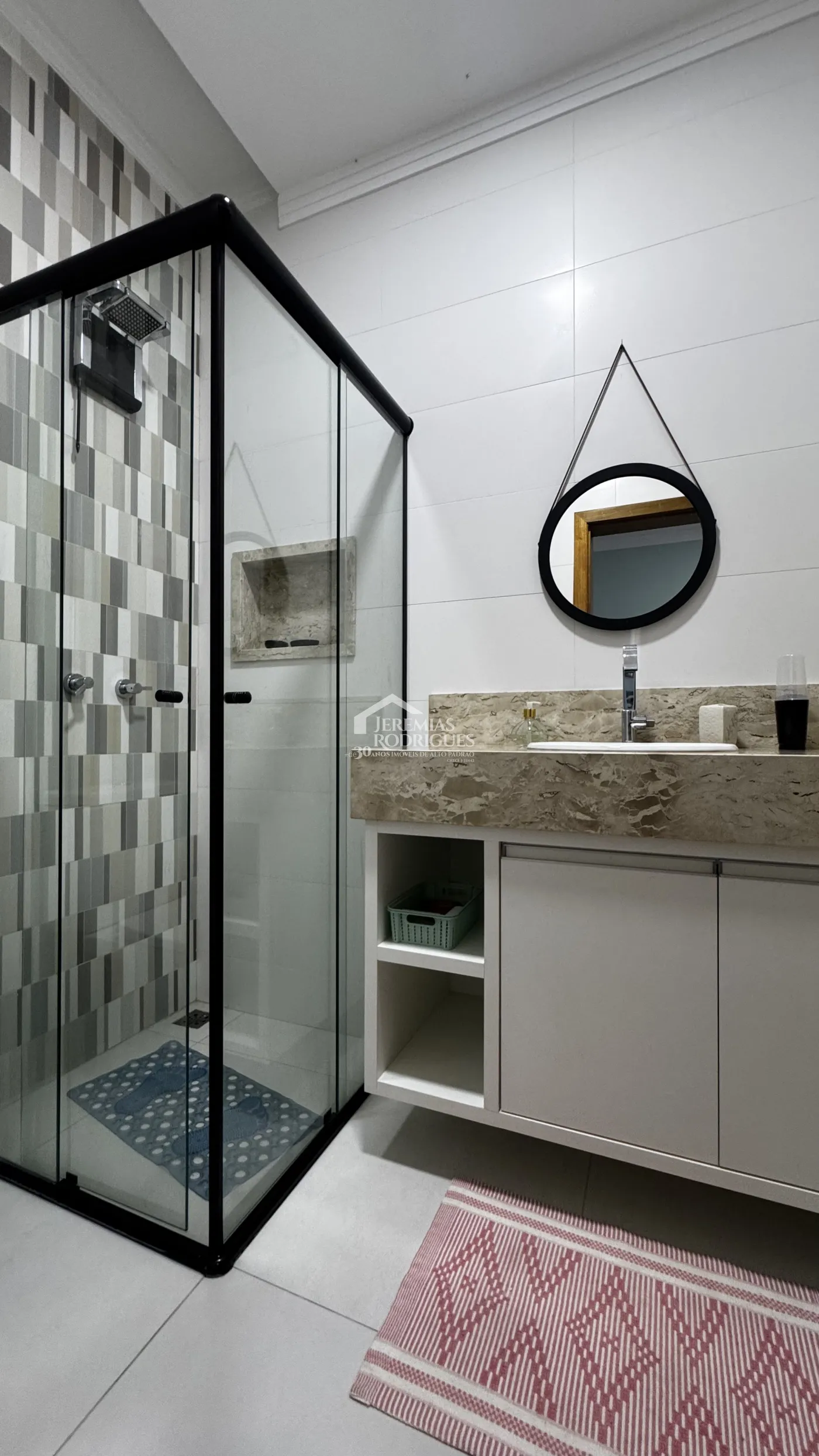 Casa à venda com3 suítes no Condomínio Reserva dos Lagos em Pindamonhangaba/SP.