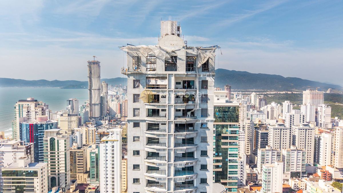 Maison Lafayette Apartamento 4 Suítes Meia Praia Itapema SC