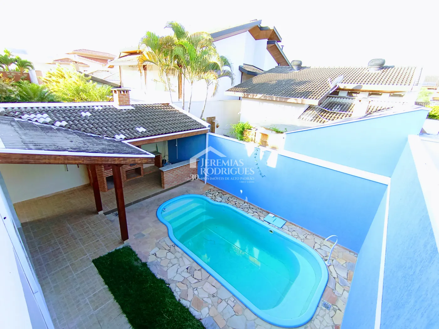 Casa para venda e locação com 4 dormitórios no Condomínio Campos do Conde I em Tremembé/SP