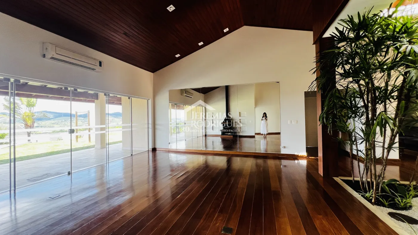 Casa para venda e locação com 4 suítes no Condomínio Chácaras Cataguá em Taubaté/SP