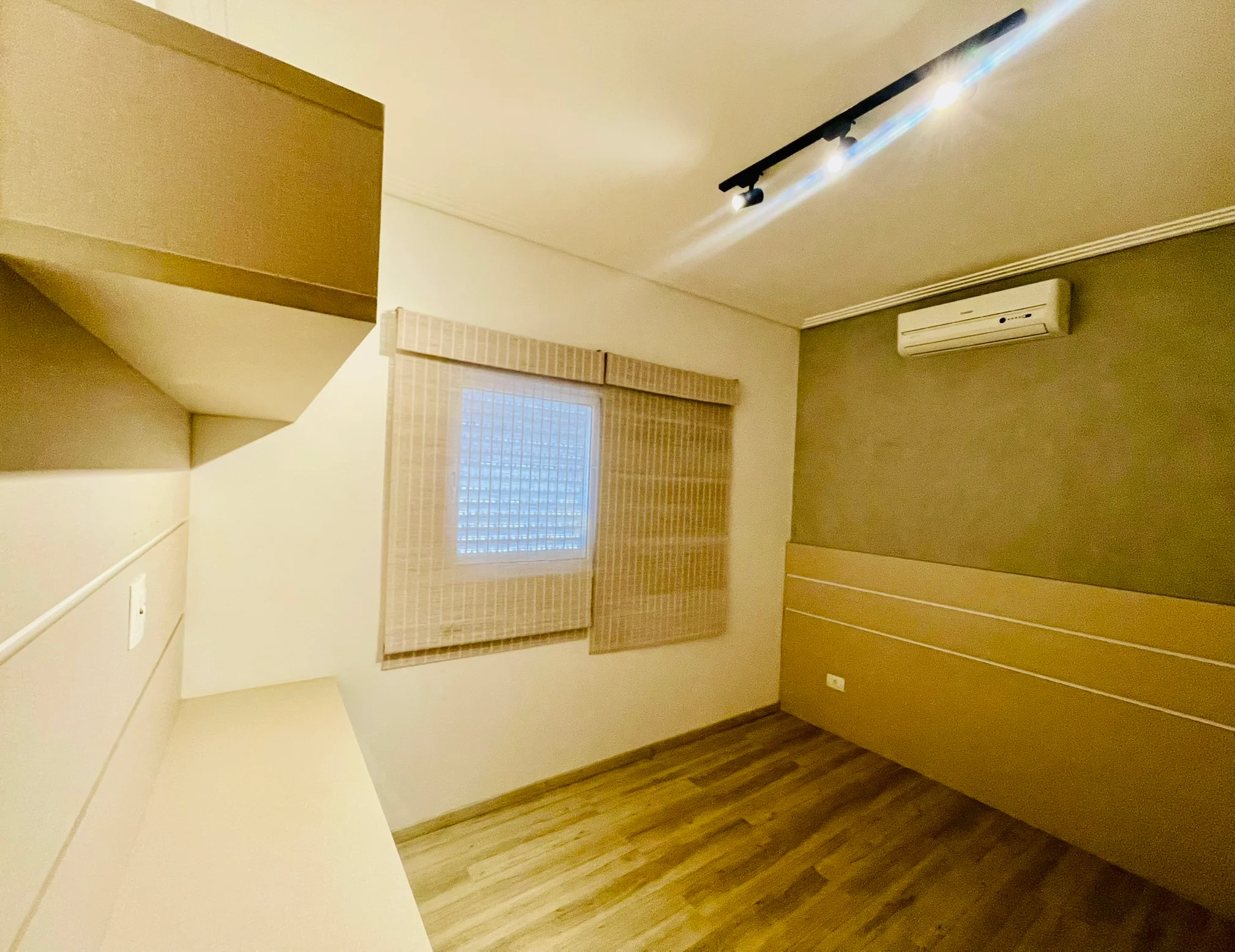 Casa à venda com 4 dormitórios no Condomínio Campos do Conde III em Tremembé/SP. 