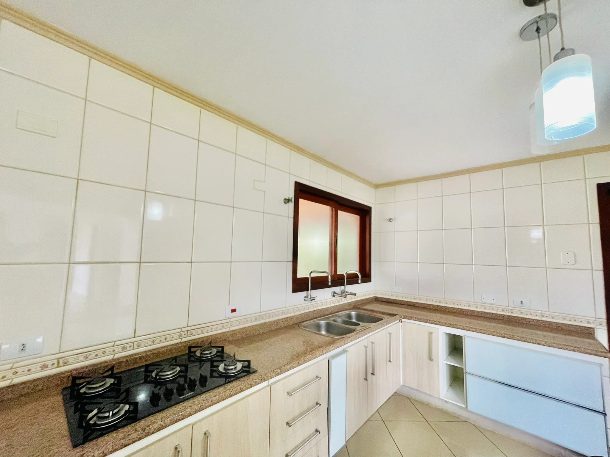 Casa para venda e locação no bairro Lessa em Pindamonhangaba/SP.