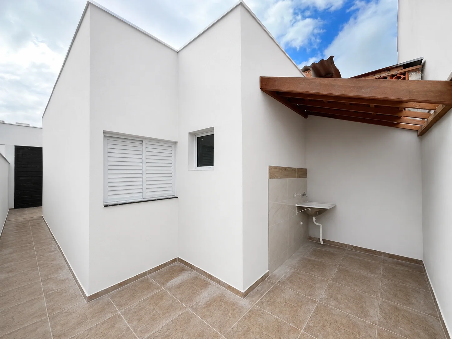 Casa nova e moderna à venda na Vila Prado – 2 quartos, suíte, área gourmet | Pindamonhangaba/SP