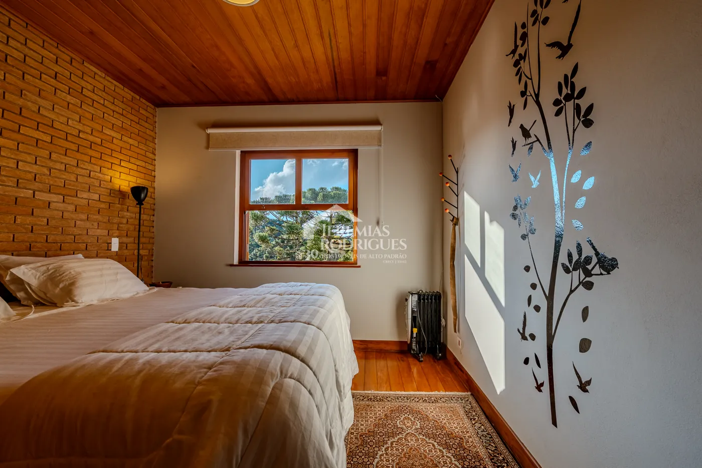 Casa à venda com 3 dormitórios, no bairro Vila Belvedere em Campos do Jordão/SP.