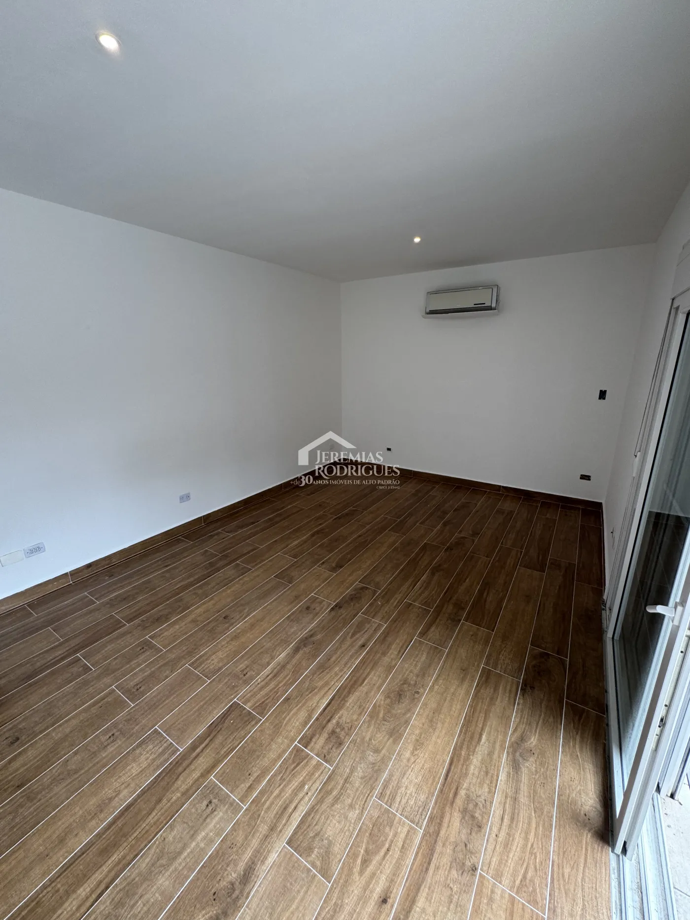 Casa para locação no Condomínio Colonial Village I em Pindamonhangaba/SP.