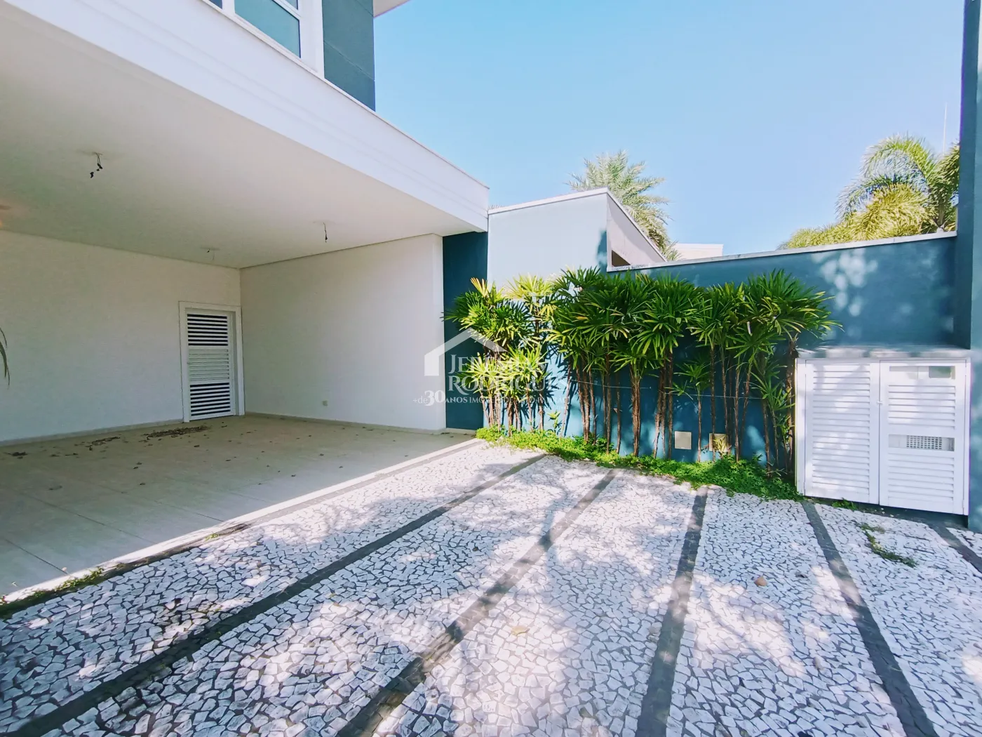 Casa para venda e locação com 4 suítes no Condomínio Taubaté Village em Taubaté/SP.