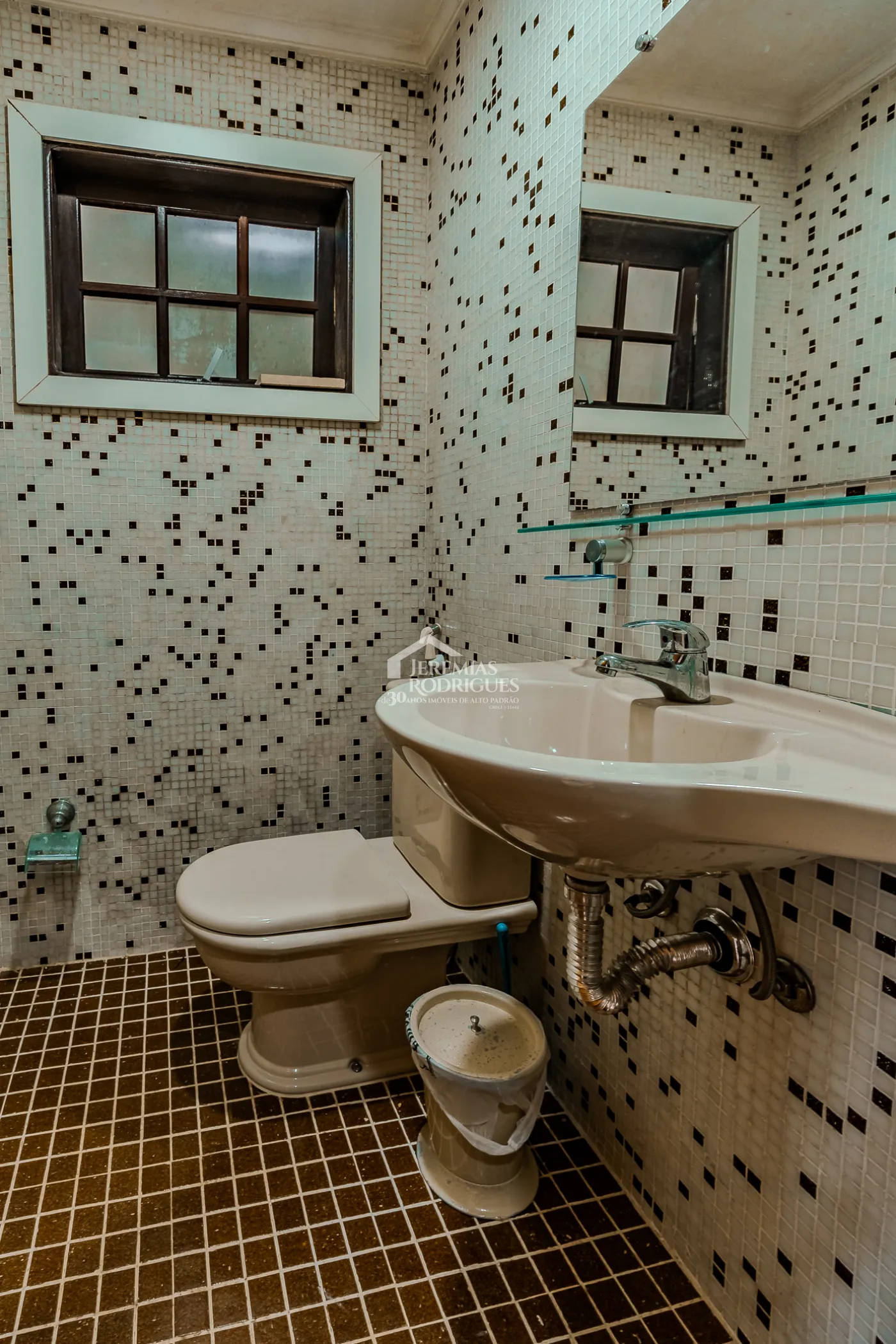 Casa para venda e locação com 5 suítes no Jardim Véu da Noiva em Campos do Jordão/SP