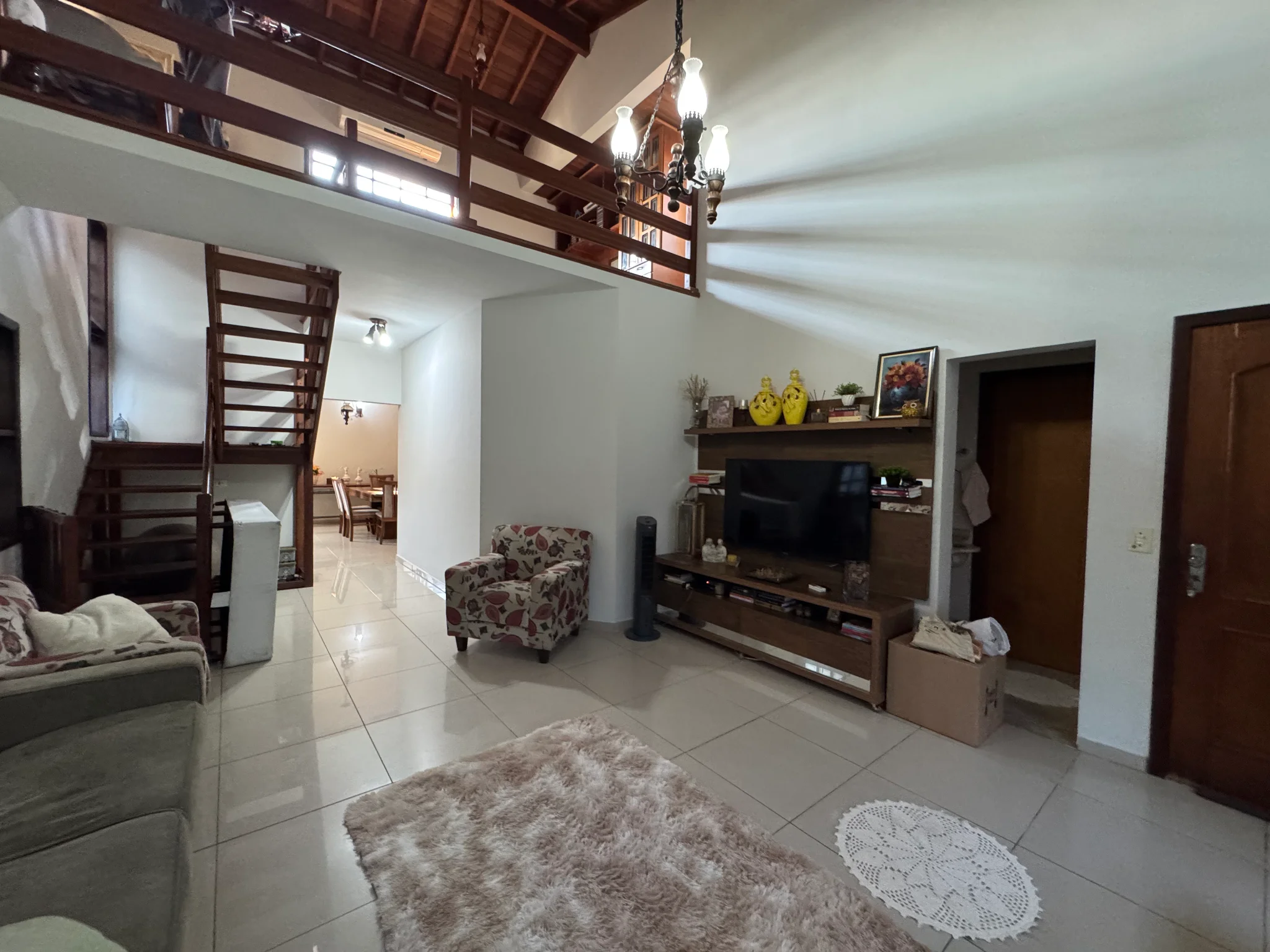 Casa à venda no bairro Jardim Residencial Doutor Lessa em Pindamonhangaba/SP. 