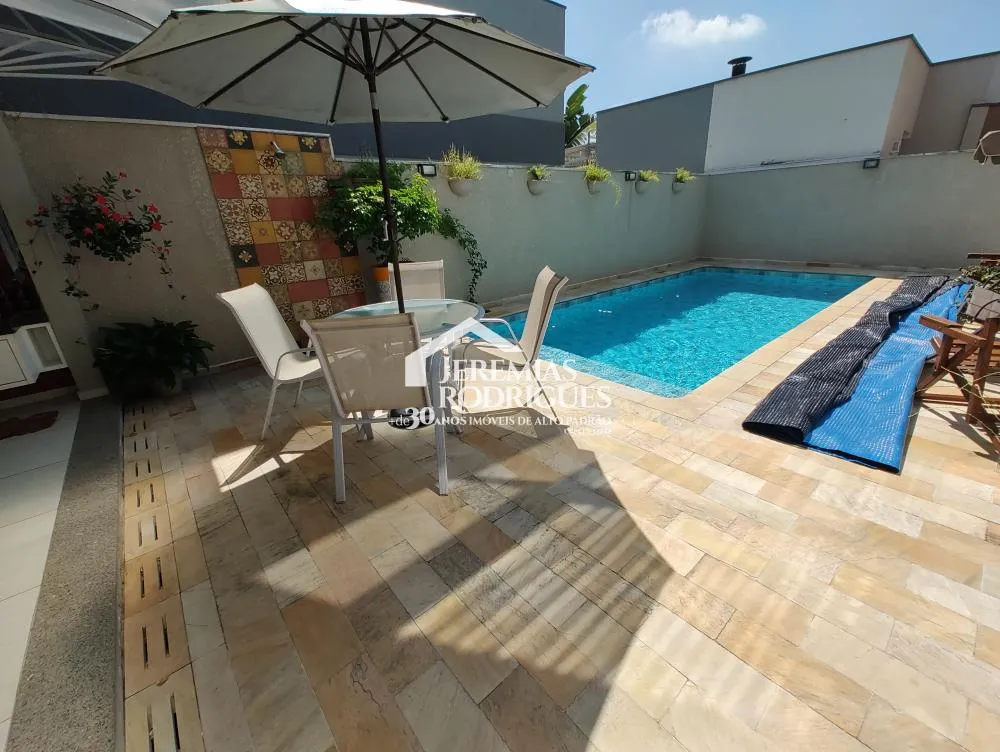 Casa com 3 quartos, 252 m²- Condomínio Campos do Conde Chamboard - Tremembé/SP