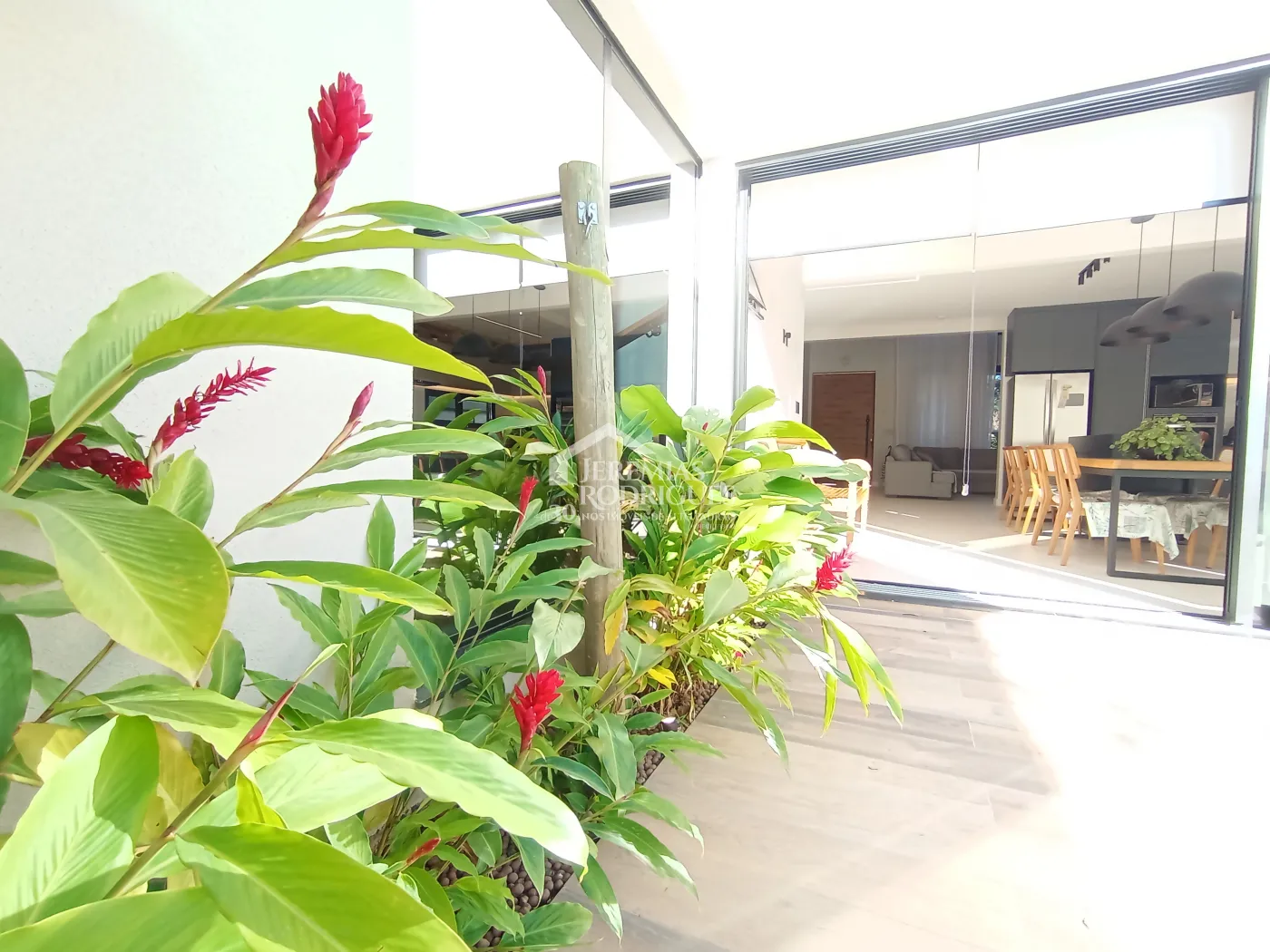 Casa à venda com 5 dormitórios no Condomínio Reserva dos Lagos em Pindamonhangaba/SP.