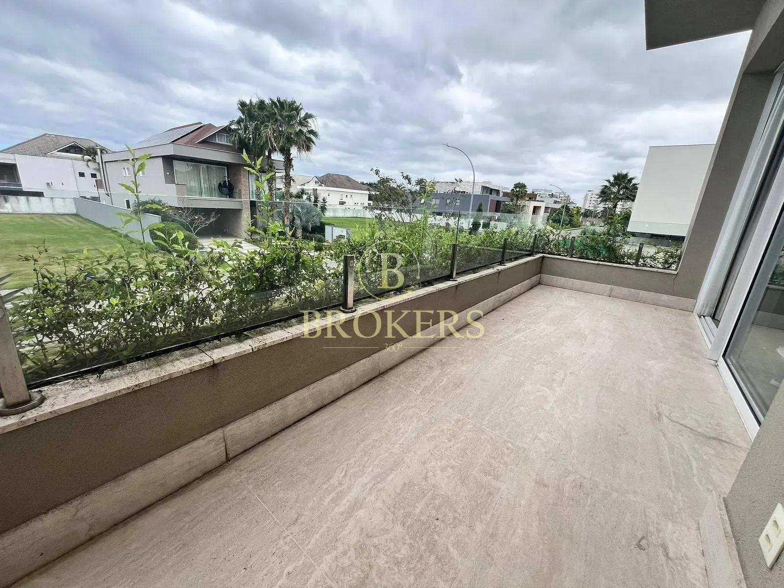 Luxo e sofisticação no Alphaville: Casa triplex mobiliada com 6 suítes, SPA e campo de futebol priv — foto 6