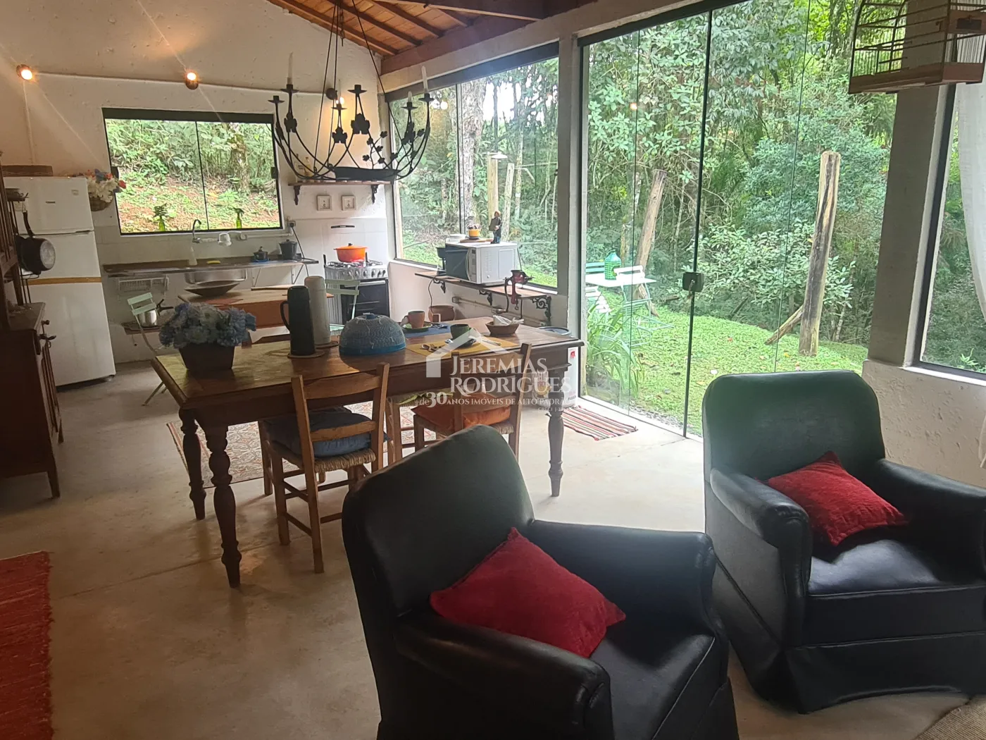 Chácara à venda com 400 m² no bairro Santa Cruz em Santo Antônio do Pinhal/SP.